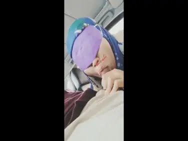 Aksi Nakal Gadis Jilbab Biru Di Kursi Belakang Mobil poster
