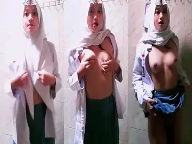 Bokep Jilbab SMP Pulang Sekolah Kirim Pap Guru poster