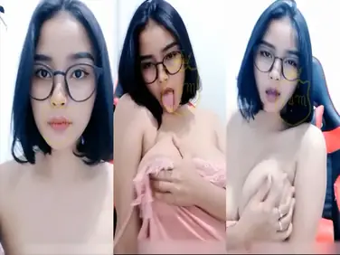 Bokep Live Marscha Binal Jilat Area Sensitif poster