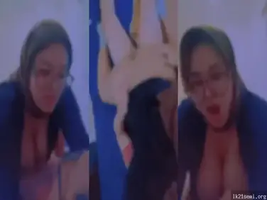 Jilbab Kacamata Tobrut Ngentot Jilbabnya Ikut Basah Indo poster