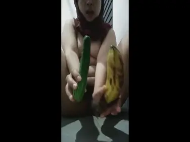 Timun Dan Pisang Jilbab Manis Sendirian WOT poster